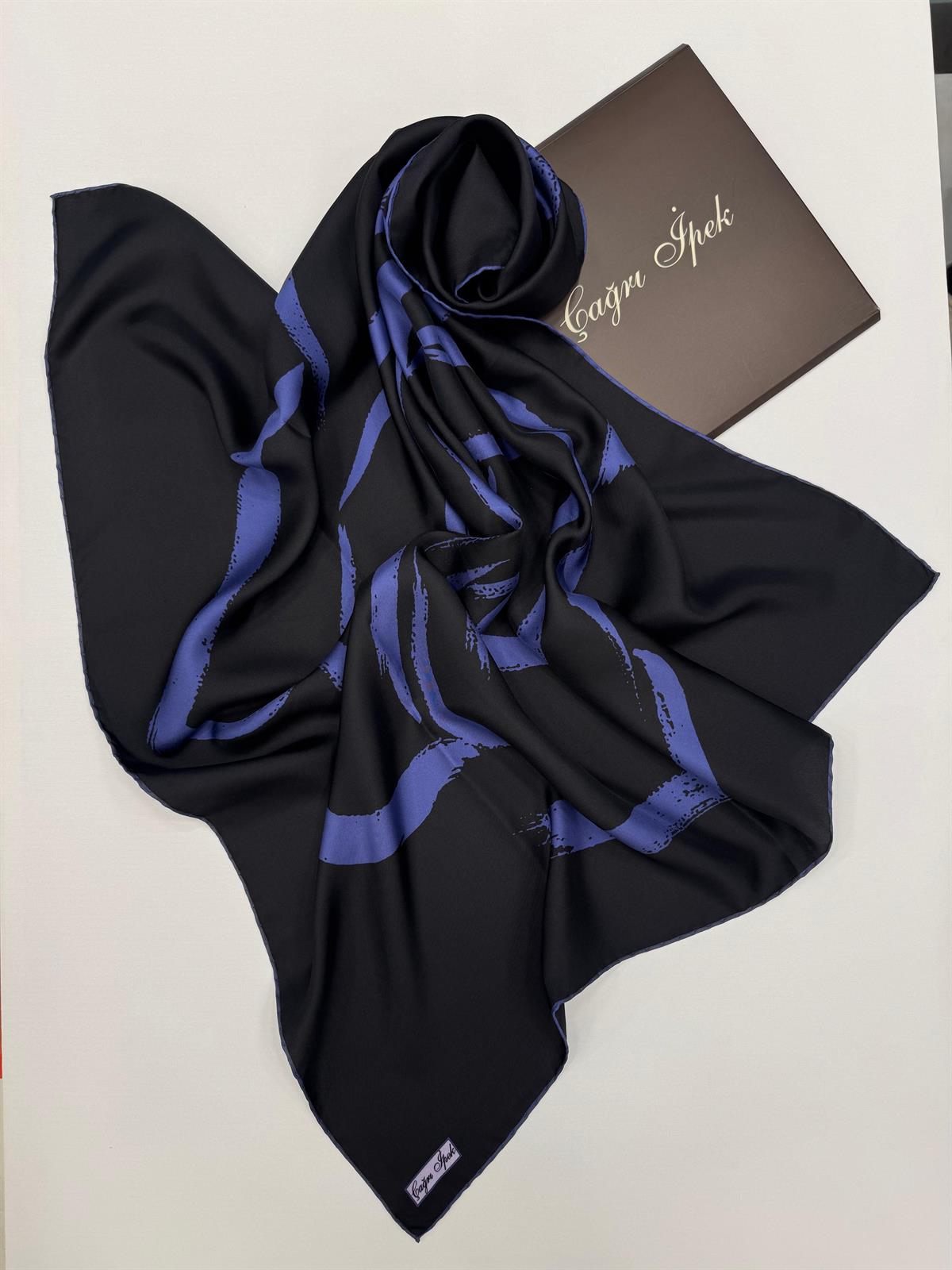 Çağrı İpek Tek Gül Desen Tivil İpek Eşarp 18032025-Siyah Mor