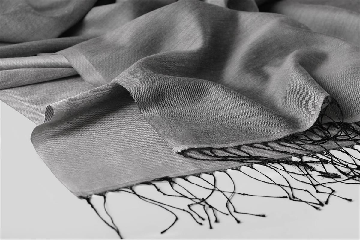 Kroren Düz Renk İpeksi Şal 4026-Siyah Gri