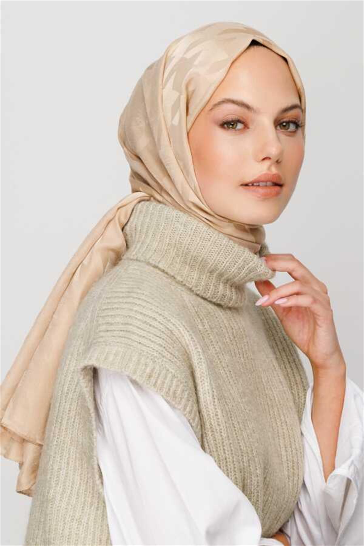 Valor Scarf  Kazayağı Desenli İpeksi Jakarlı Şal 06112024-Latte