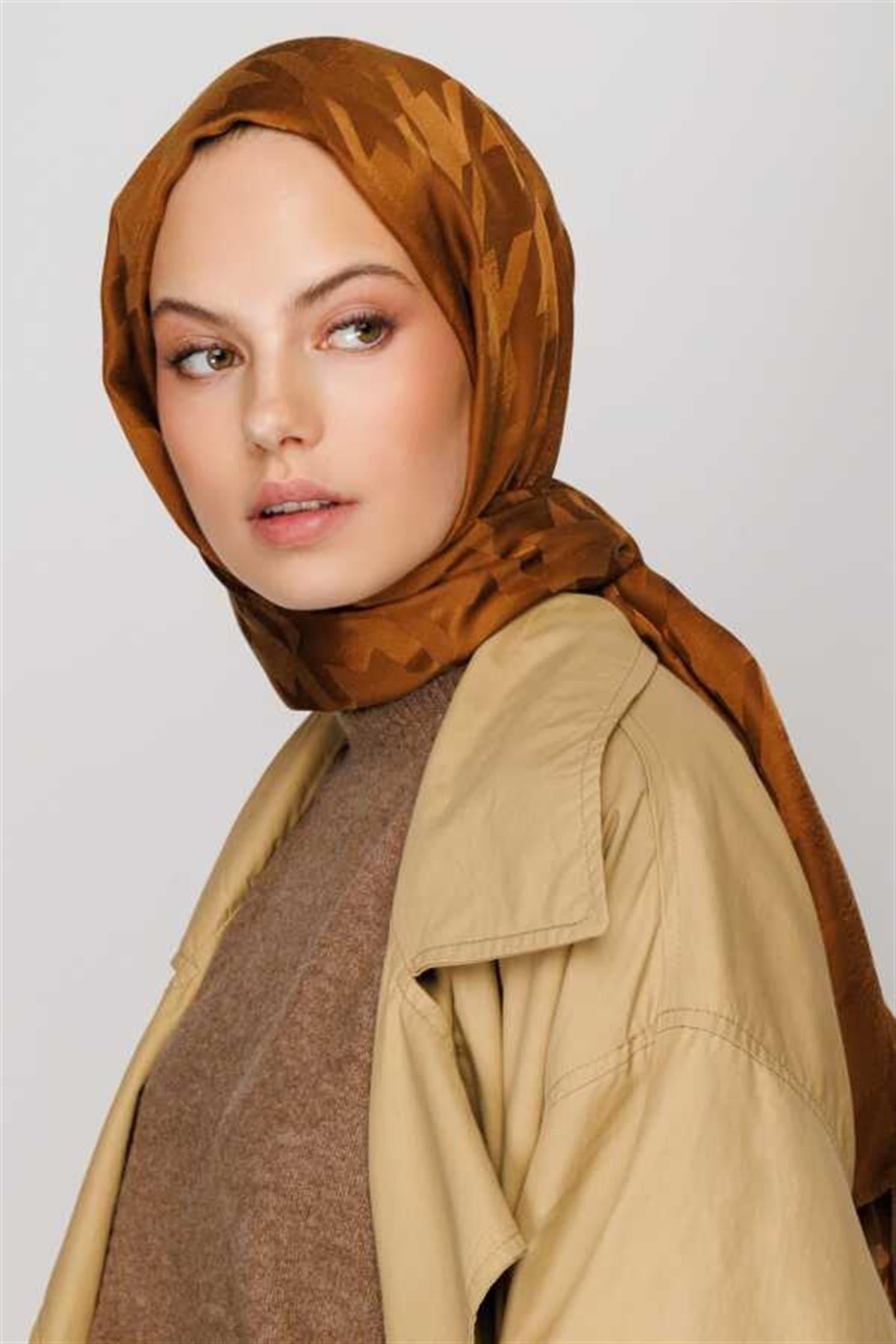 Valor Scarf  Kazayağı Desenli İpeksi Jakarlı Şal 06112024-Bal Köpüğü