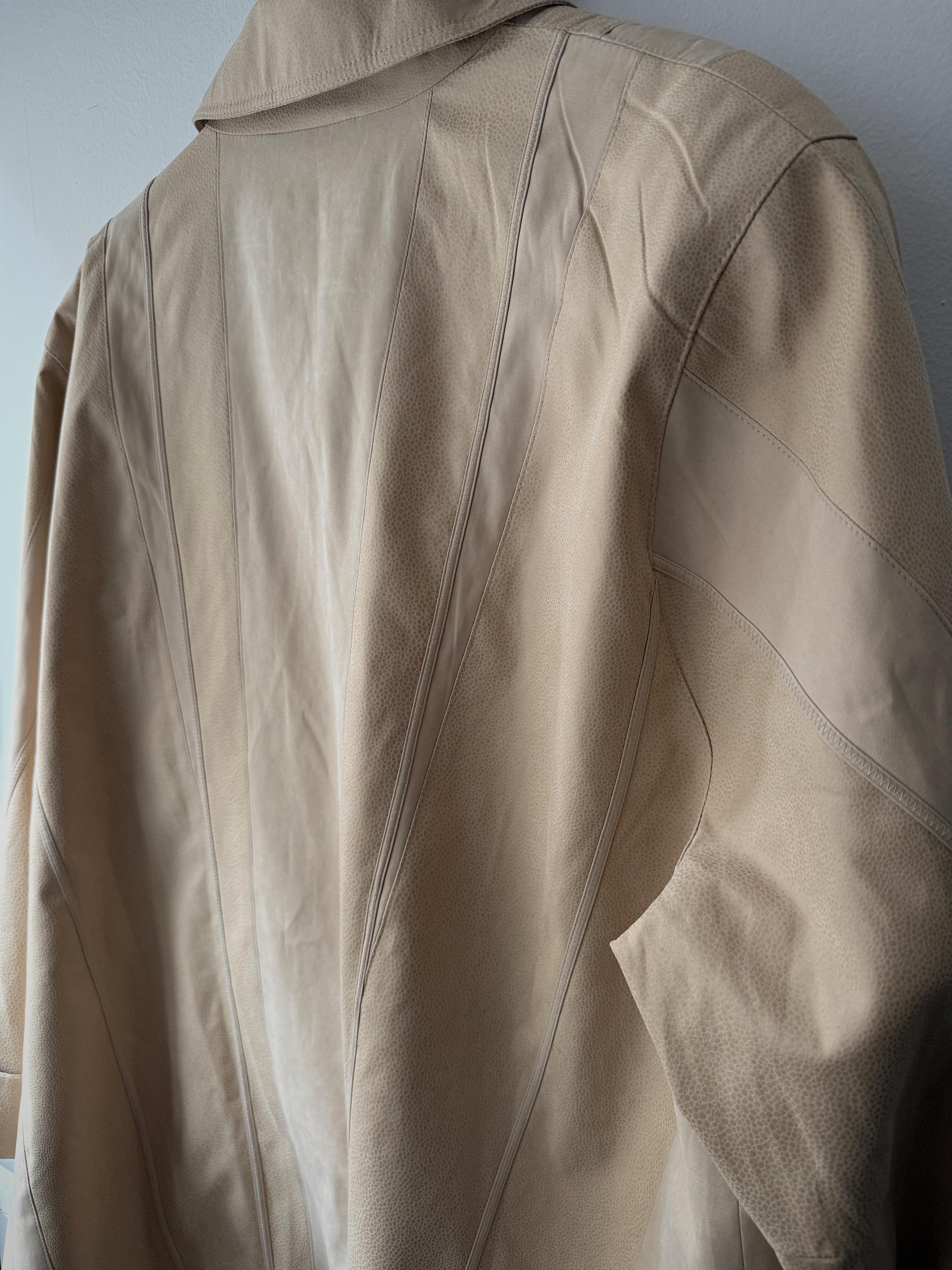 Deri Görünümlü Bej Ceket