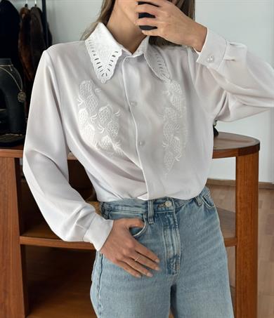 BEYAZ DANTEL İŞLEMELİ GÖMLEK