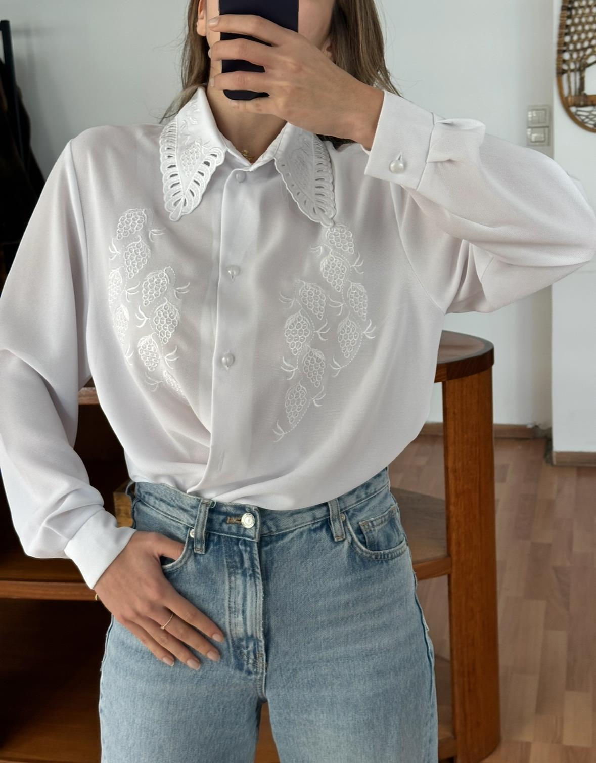 BEYAZ DANTEL İŞLEMELİ GÖMLEK