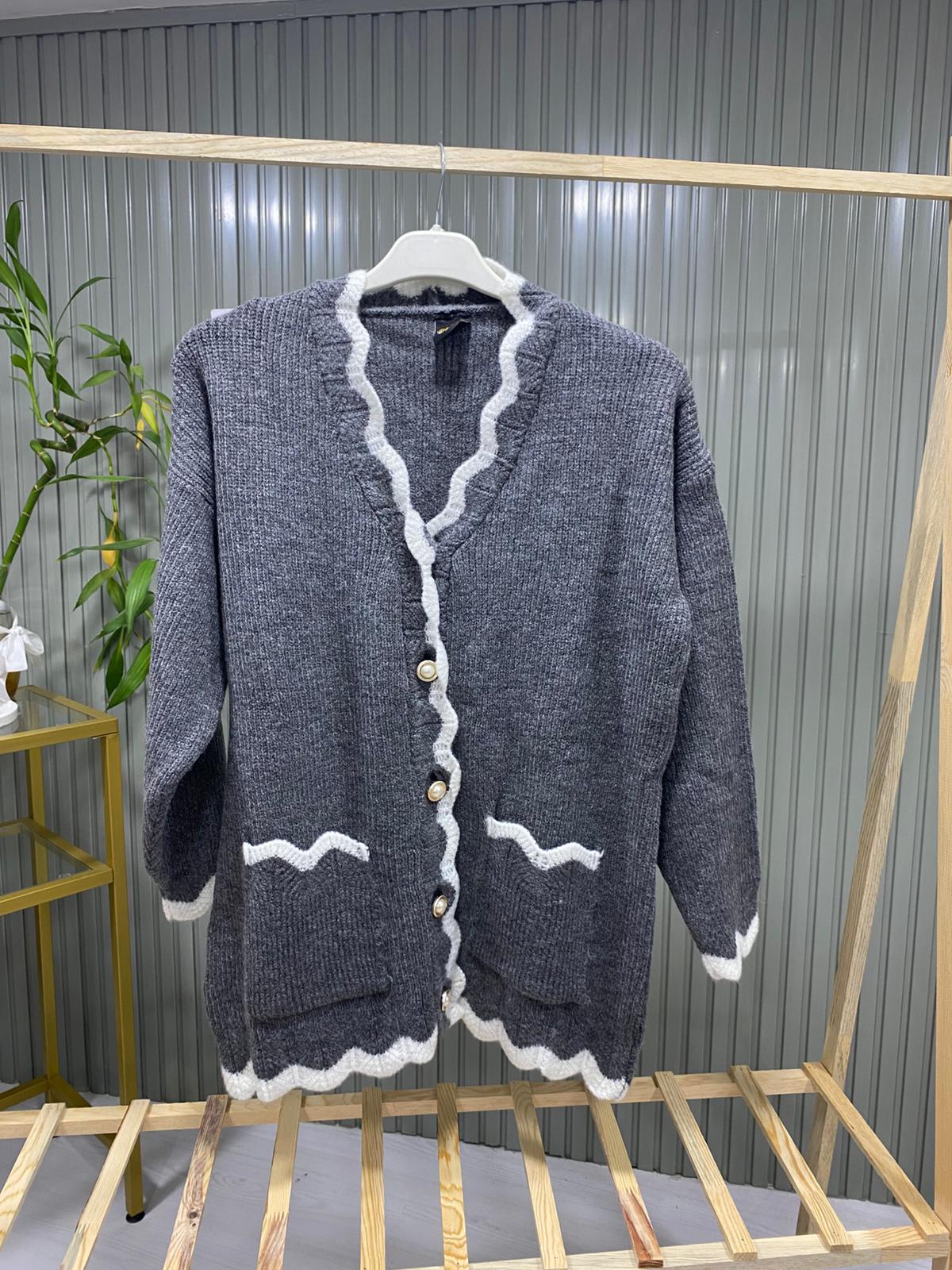 Kadın Gri V Yaka Dalgalı Kenarlı Salaş Triko Hırka