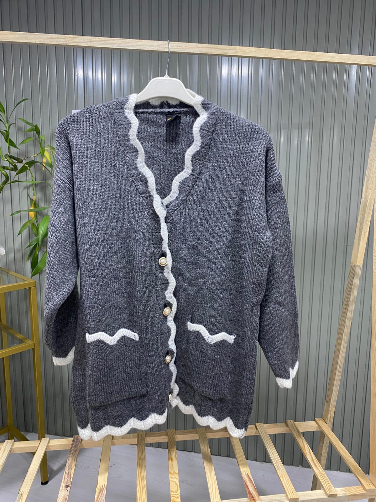 Kadın Gri V Yaka Dalgalı Kenarlı Salaş Triko Hırka