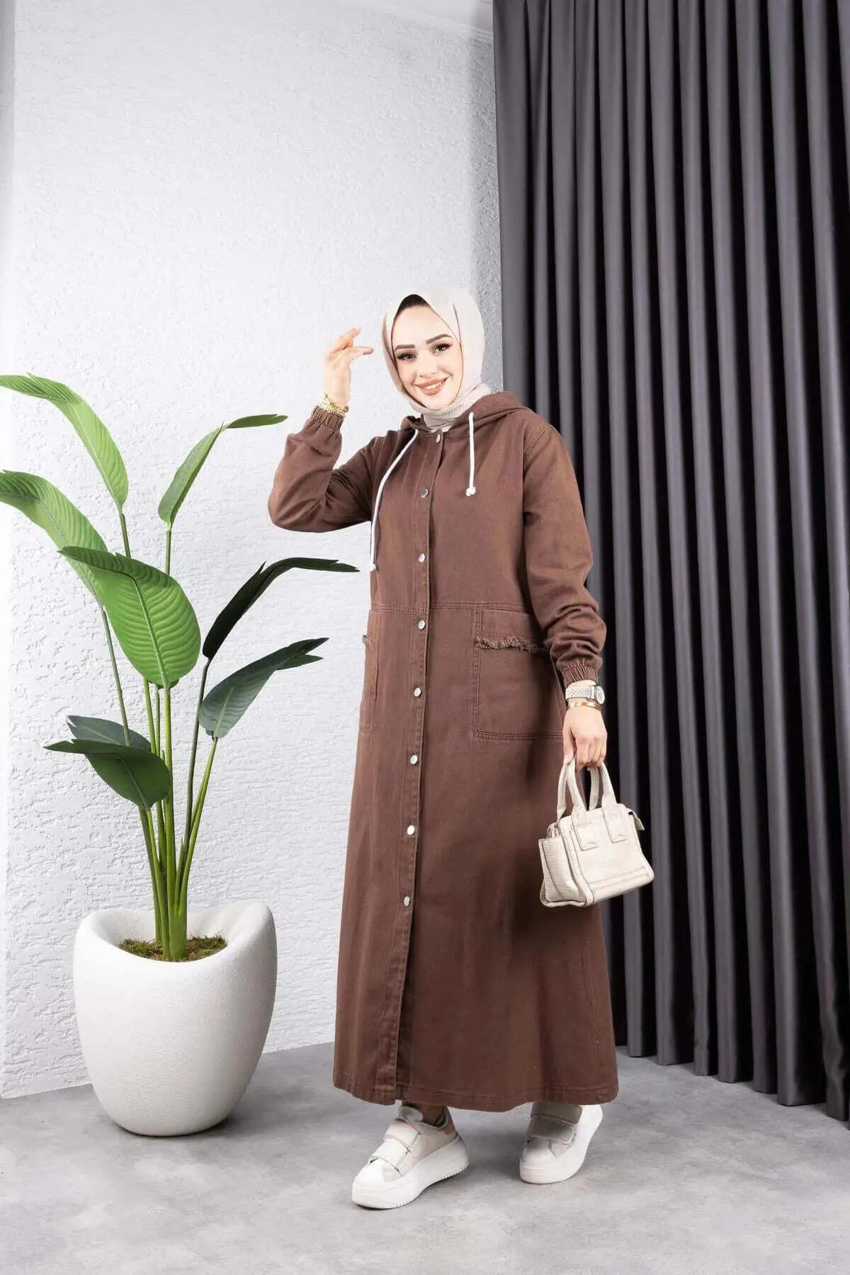 Kadın Kahverengi Kapüşonlu Cepli Püsküllü Düğmeli Kot Kap