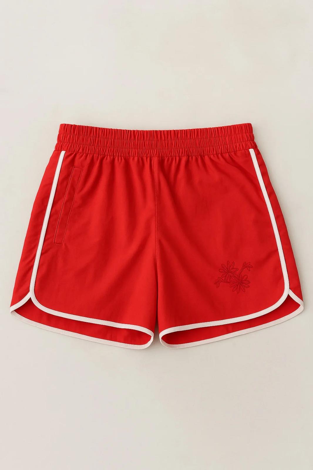 Kadın Kırmızı Cepli Çiçek Nakışlı Şeritli Deniz Şortu