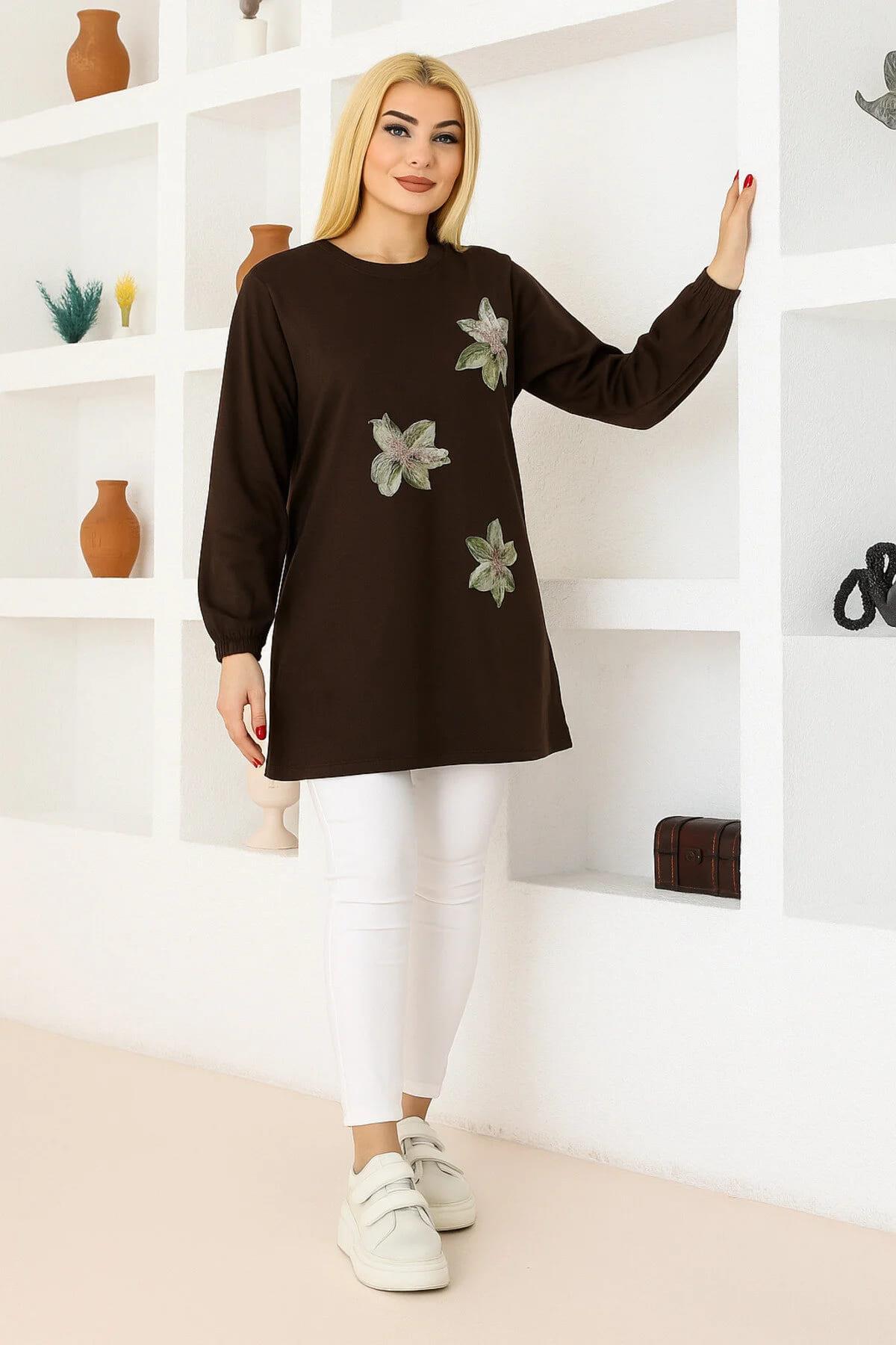 Kadın Koyu Kahve Oversize Çiçek Desenli Tunik Tişört – Uzun Kollu, Yuvarlak Yaka, Rahat Kesim