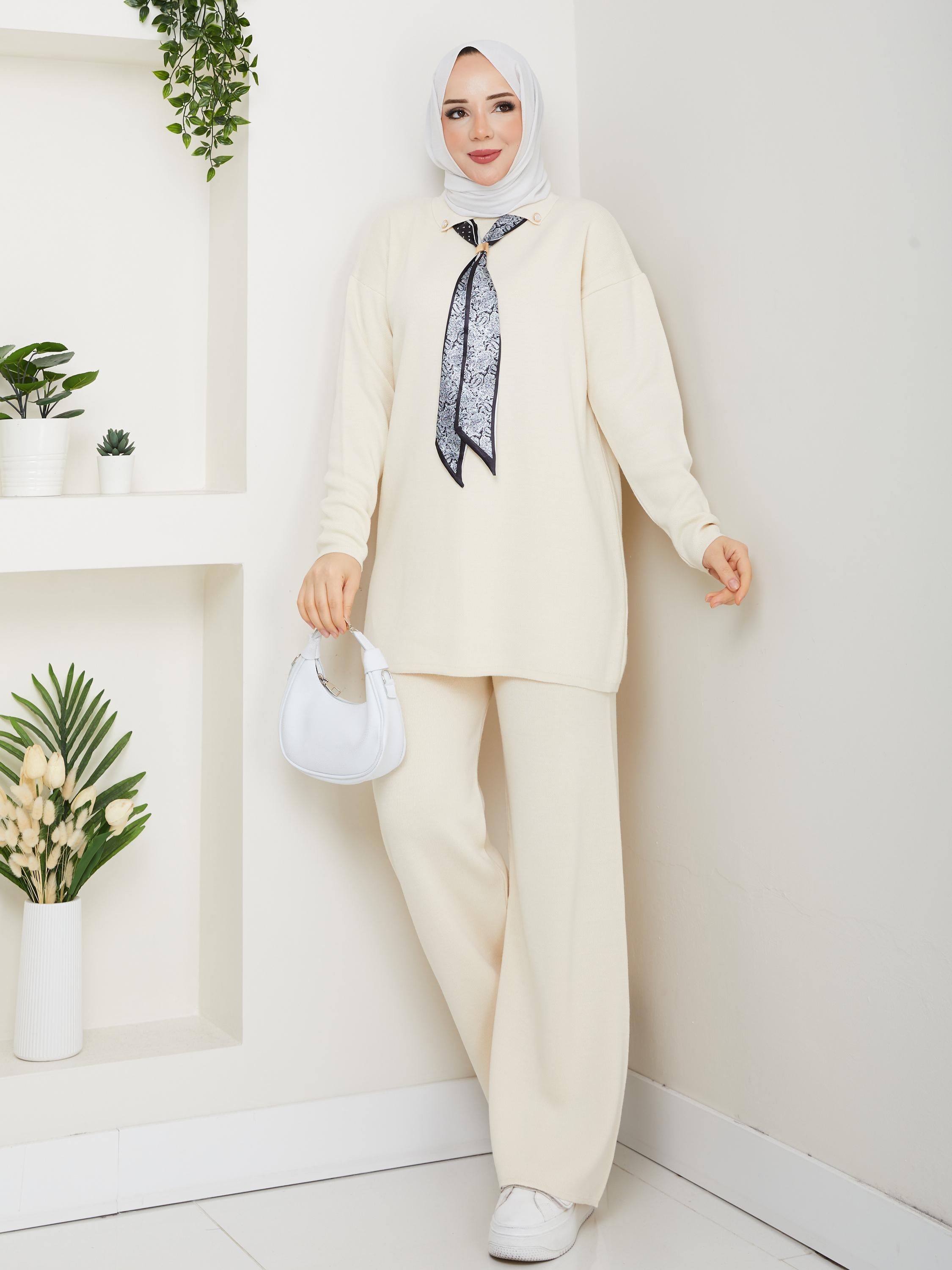 Kadın Krem Fular Detaylı İkili Tesettür Triko Takım - Tunik Pantolon Kombini