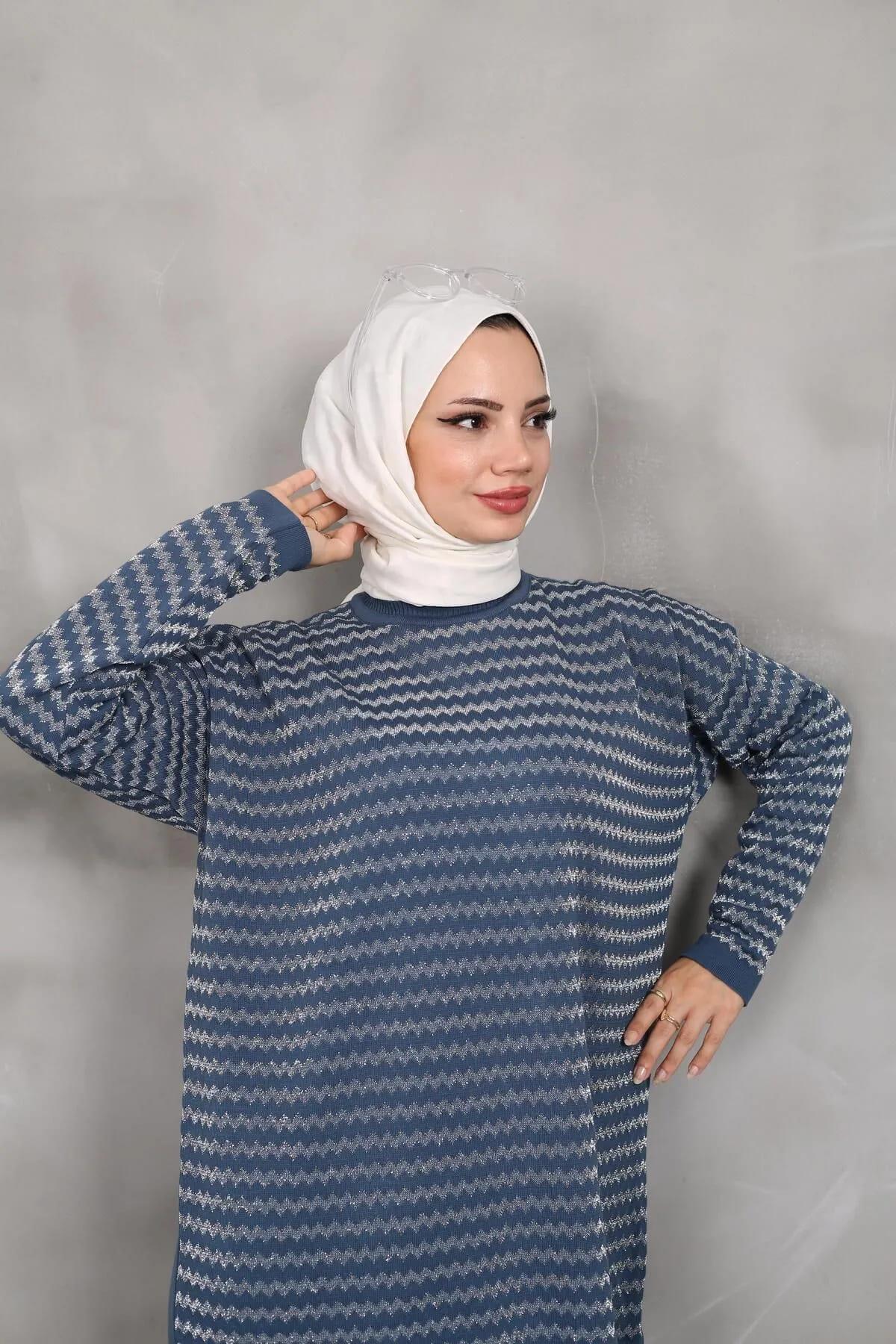 KADIN MODEST YAN ÇİZGİ DESENLİ SİMLİ İNDİGO TRİKO TUNİK