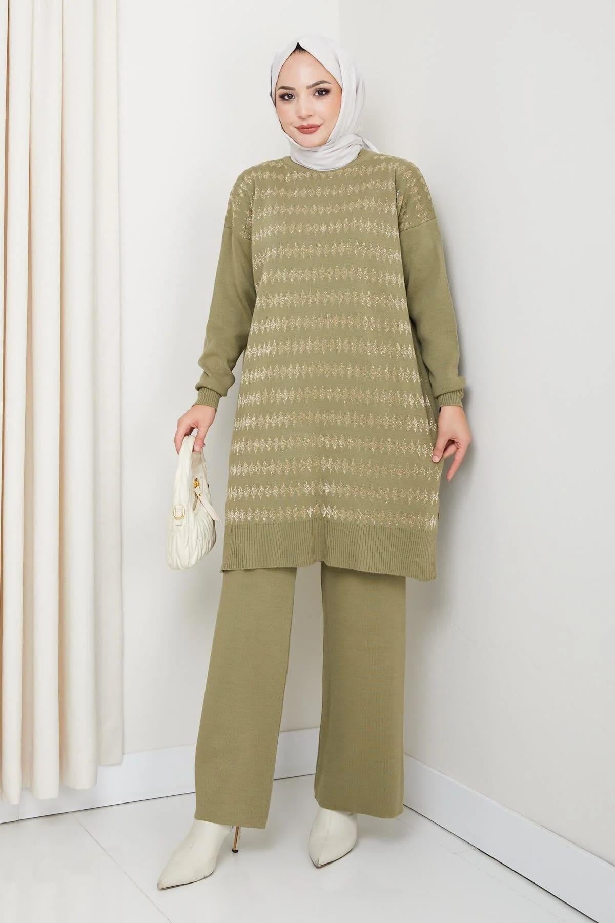 Kadın Yeşil Triko Kazak – Geometrik Simli Desenli Salaş Model