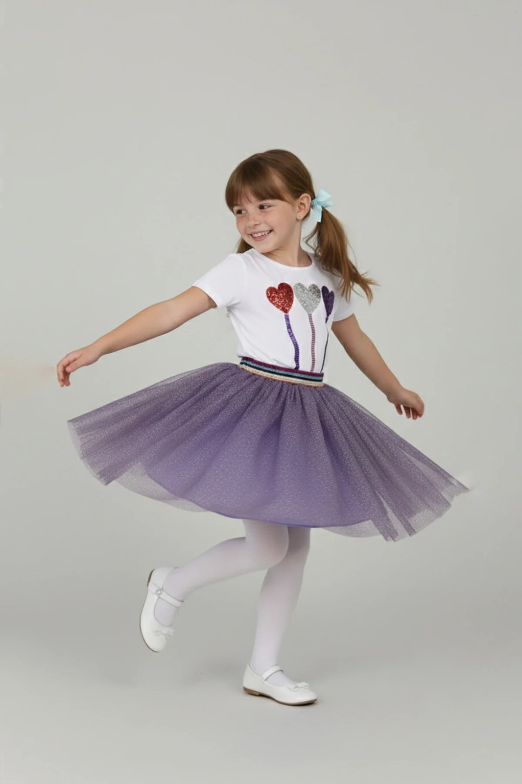 Kız Çocuk Kalp Figürlü Simli Tişört ve Mor Pullu Tütülü Etek Takım 23 Nisan Gösteri Kıyafeti