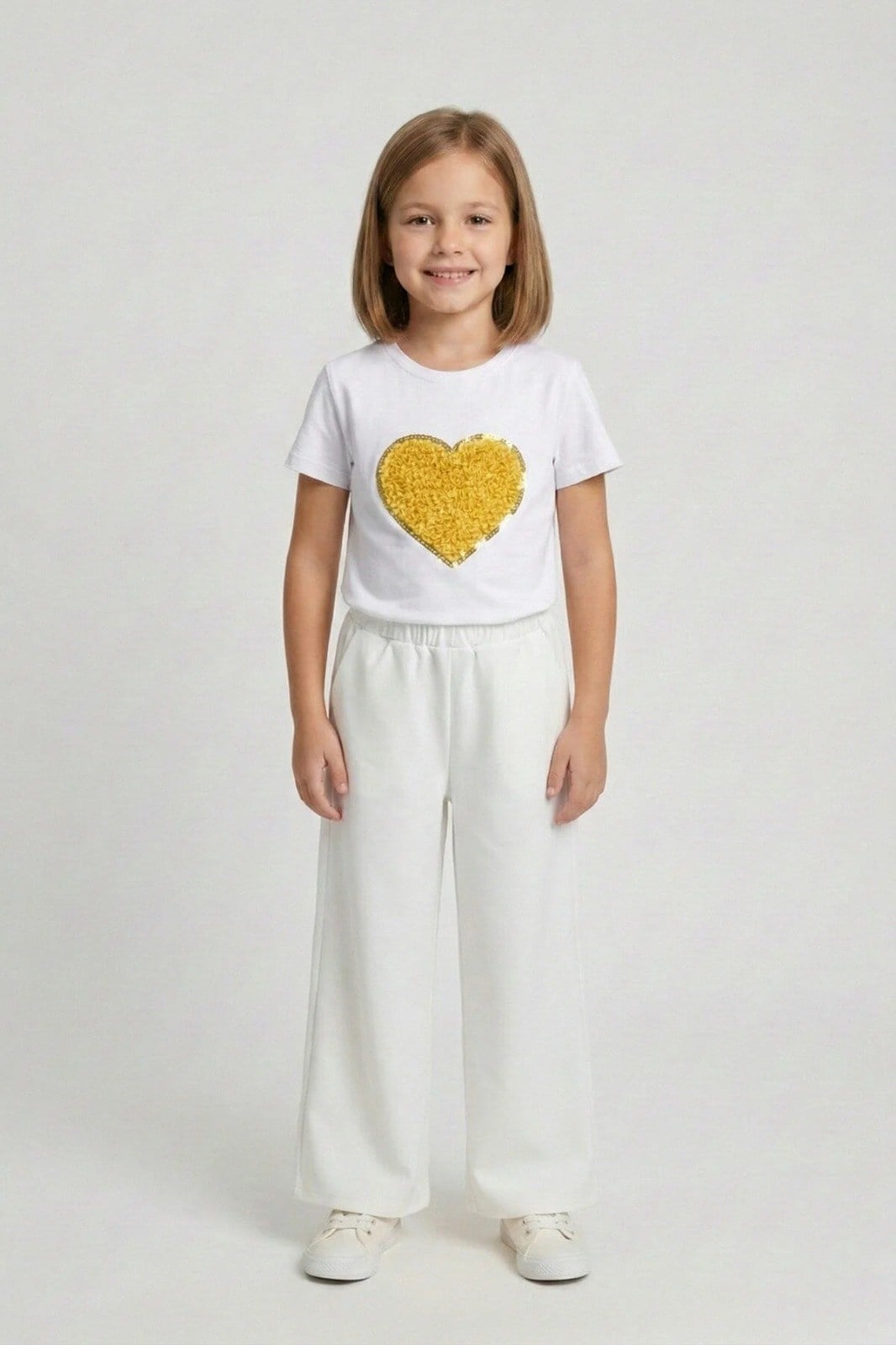 Kız Çocuk Sarı Kalp Tişört Beyaz Geniş Paça Pantolon 23 Nisan Gösteri Kıyafeti