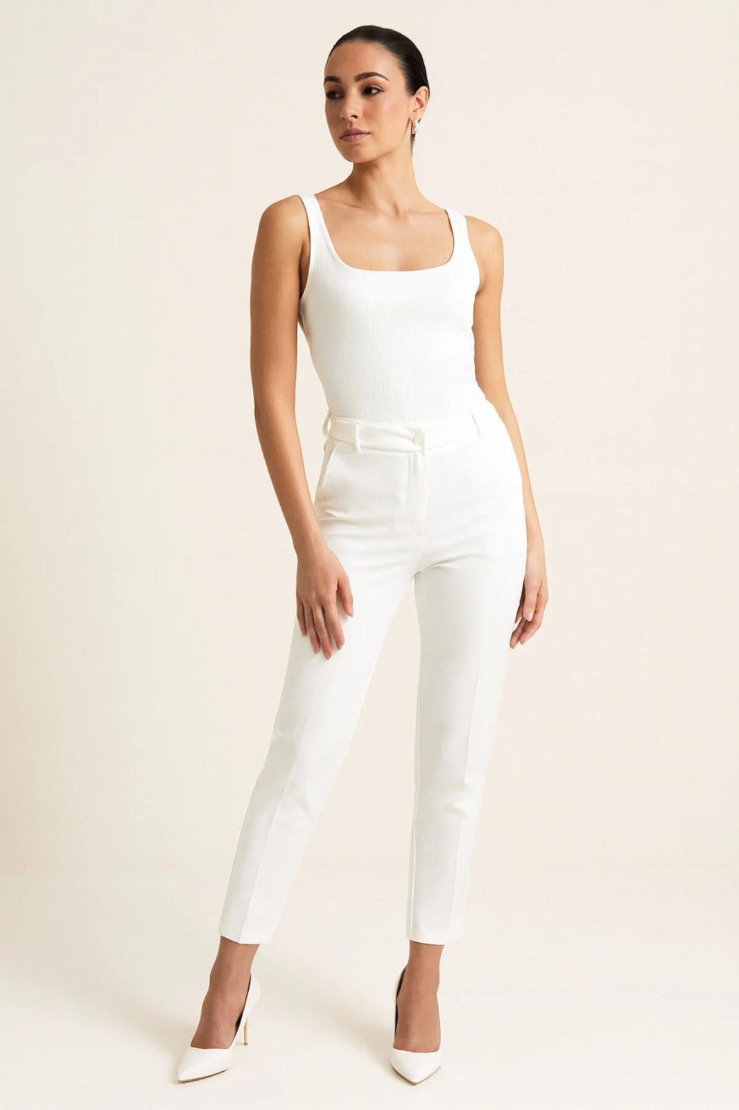 Klasik Kesim Kadın Bilek Boy Kumaş Pantolon – Esnek Rahat Form – Günlük & Ofis Şıklığı