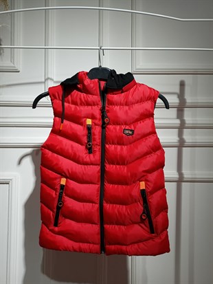 ERKEK ÇOCUK FERMUARLI ŞİŞME DOLUM KAPÜŞONLU CEPLİ KISA ŞİŞME YELEK