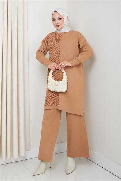 Kadın Bej Zebra Desenli Triko Tunik – Uzun Kol Rahat Kalıp