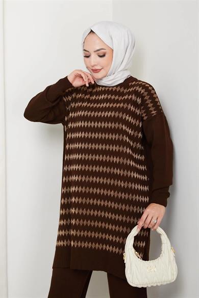 Kadın Kahverengi Triko Kazak – Geometrik Simli Desenli Salaş Model