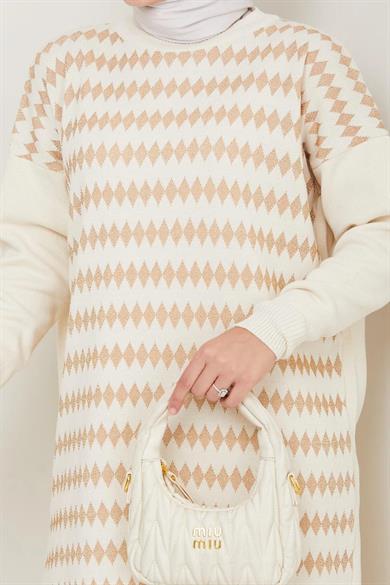 Kadın Krem Triko Kazak – Geometrik Simli Desenli Salaş Model