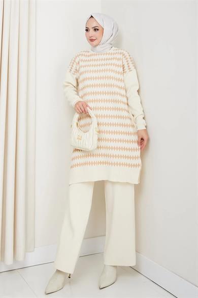Kadın Krem Triko Kazak – Geometrik Simli Desenli Salaş Model