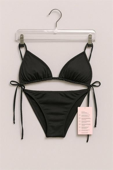 Kadın Siyah Üçgen Üst Yan Bağlamalı Alt İp Detaylı Likralı Bikini Takımı