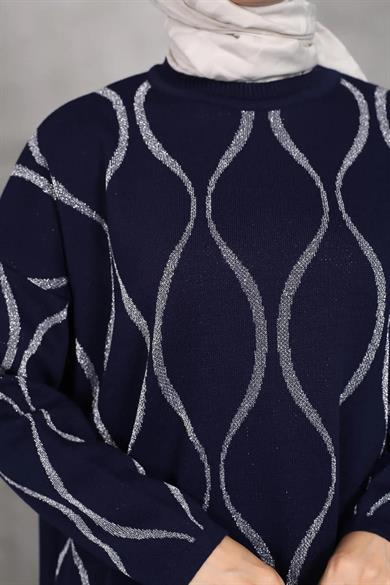 KADIN MODEST DALGA DESENLİ YANDAN YIRTMAÇLI SİMLİ LACİVERT TRİKO TUNİK