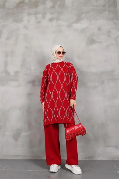 KADIN MODEST DALGA DESENLİ YANDAN YIRTMAÇLI SİMLİ KIRMIZI TRİKO TUNİK