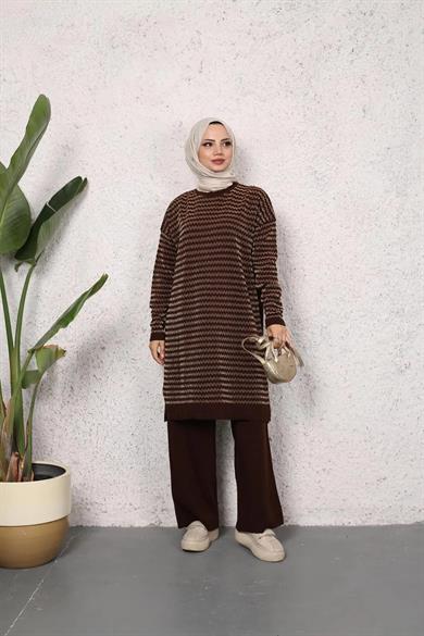 KADIN MODEST YAN ÇİZGİ DESENLİ SİMLİ KAHVERENGİ TRİKO TUNİK