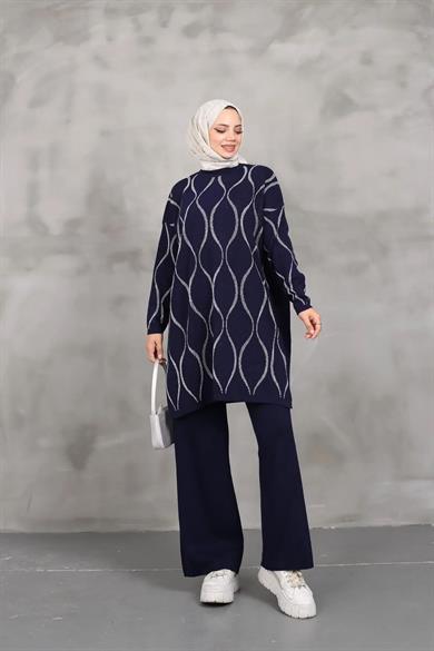 KADIN MODEST DALGA DESENLİ YANDAN YIRTMAÇLI SİMLİ LACİVERT TRİKO TUNİK