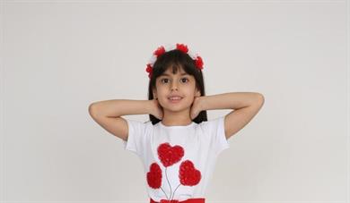 KIZ ÇOCUK DESENLİ 23 NİSAN 29 EKİM 19 MAYIS GÖSTERİ MEZUNİYET TOKA TAÇ