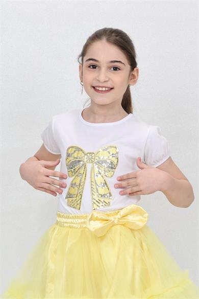 Kız Çocuk Kısa Kol Bisiklet Yaka Sarı Fiyonklu Desenli Baskılı T-shirt 23 Nisan 29 Ekim 19 Mayıs Gösteri