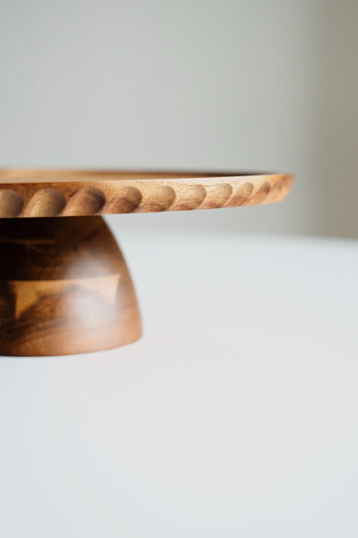 Livia Akasya Kenar Detaylı Pasta Standı Çap 28 cm