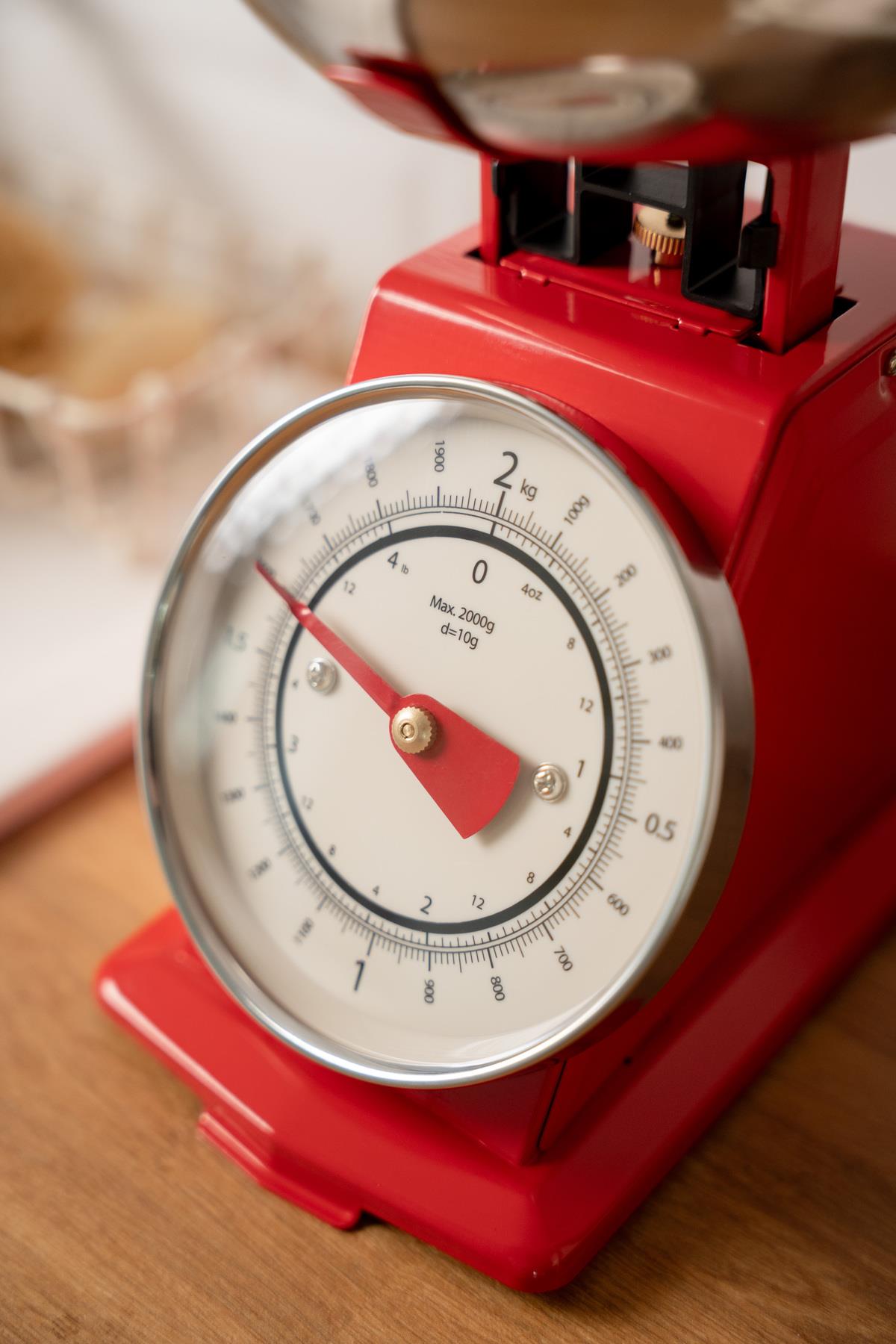 Retro Analog Mutfak Terazisi Kırmızı Gövde, Gümüş Kase