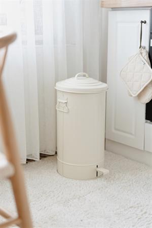 Galvaniz Krem Renk Pedallı 24 Litre Çöp Kovası