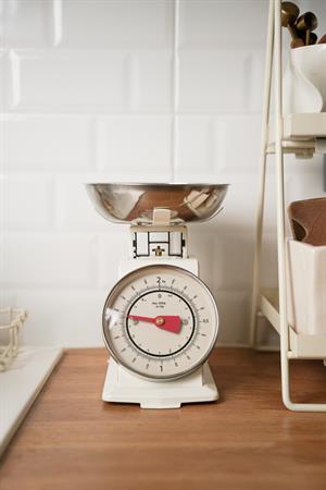 Retro Analog Mutfak Terazisi Krem Gövde, Gümüş Kase