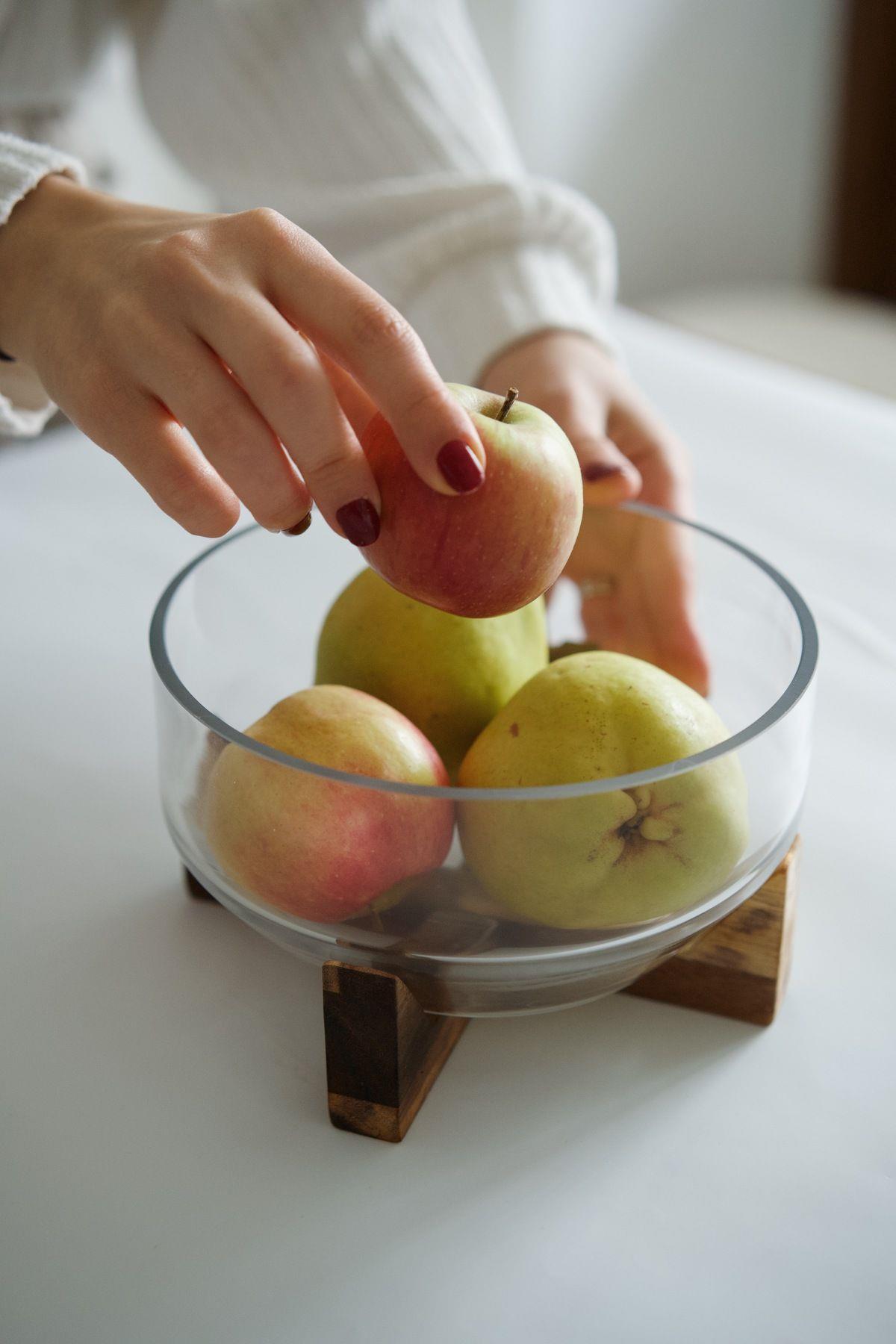 Akasya Standlı Derin Cam Kase (18 cm)