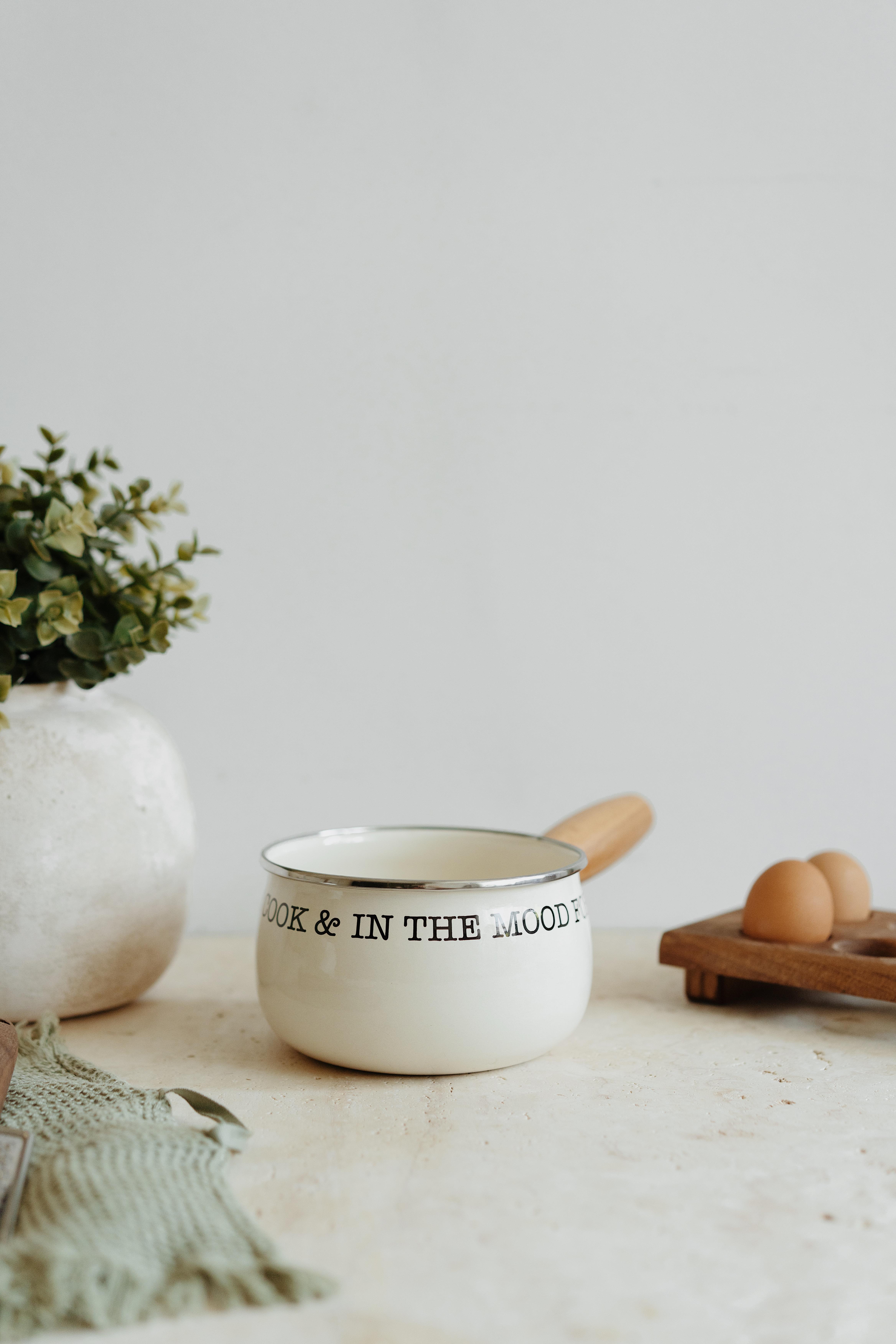 Emaye Ahşap Saplı Sos/Süt/Yumurta Tavası 1,3 litre