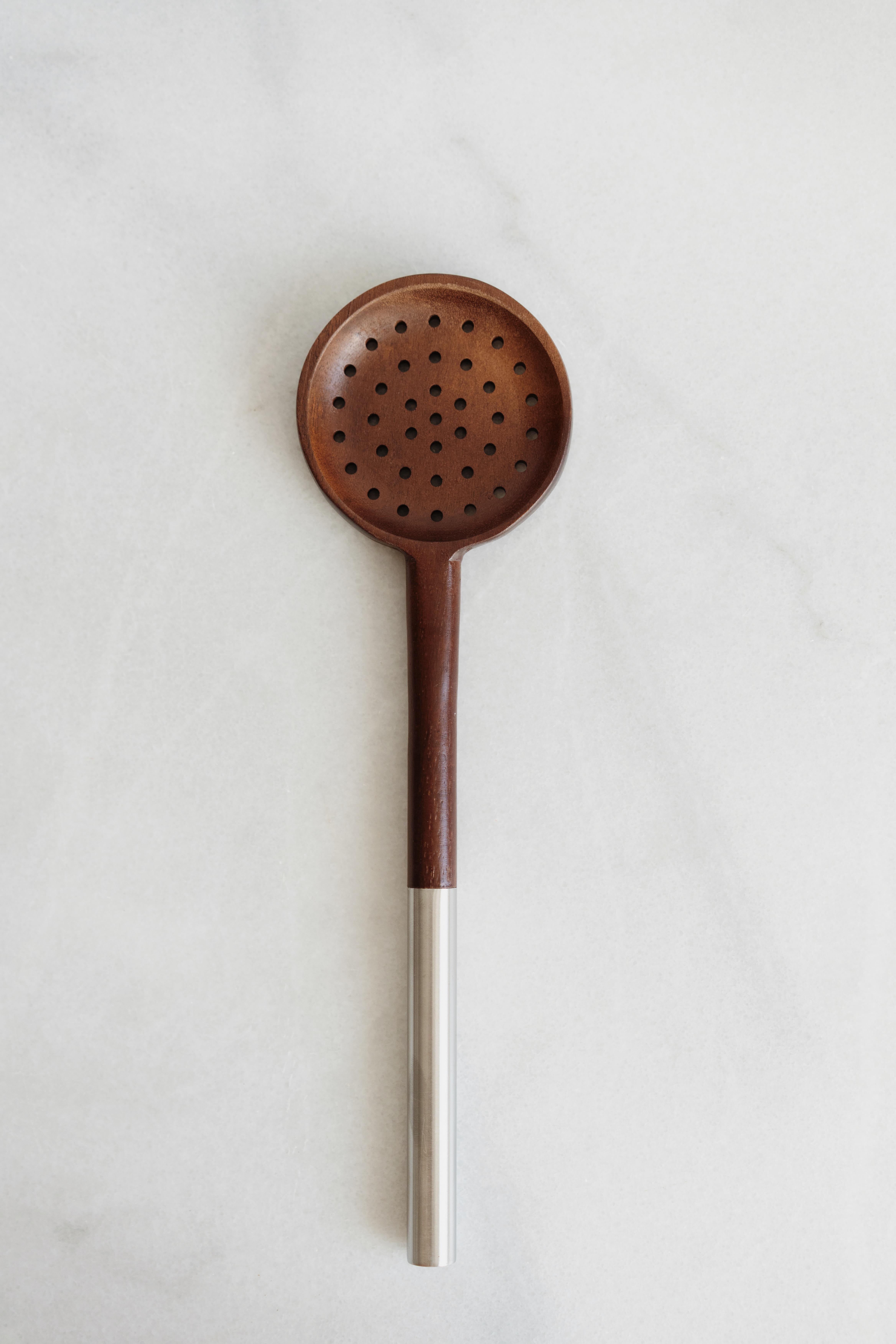 Lenora Akasya Metal Saplı Kevgir