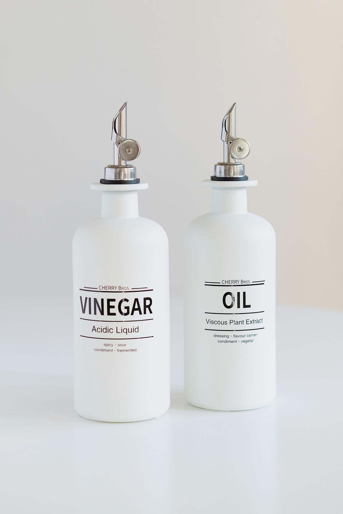 Mat Beyaz Cam Gümüş Kapaklı 2li Yağlık / Sirkelik Seti (500ml)