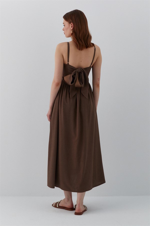 Arkadan Bağlamalı Askılı Midi Elbise Kahverengi