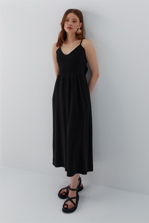 Arkadan Bağlamalı Askılı Midi Elbise Siyah