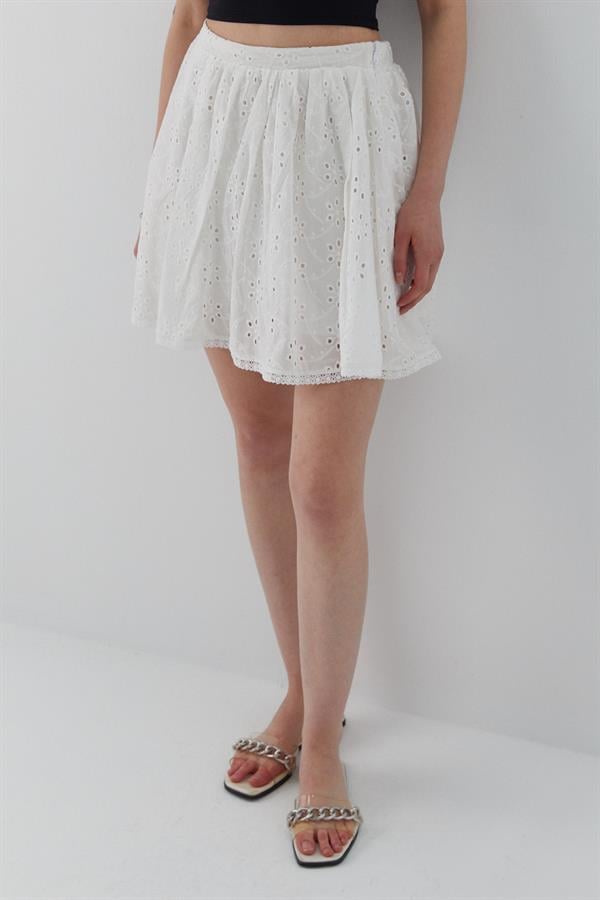 Brode Detaylı Şortlu Mini Etek Beyaz