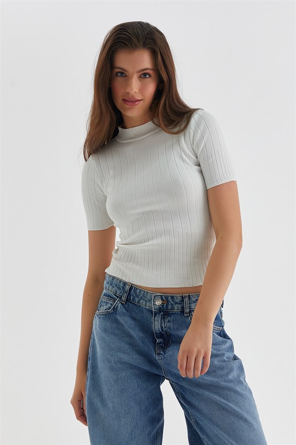 Kısa Kollu Fitilli Triko Kazak Beyaz