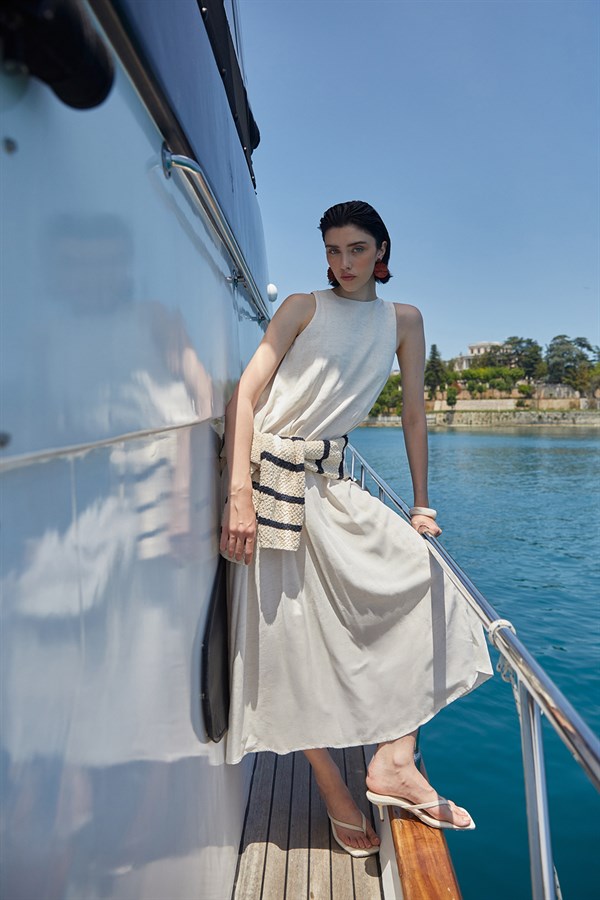 Kolsuz Keten Görünümlü Midi Elbise Beyaz