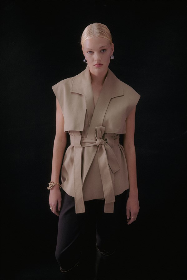 Kuşaklı Uzun Yelek Bej