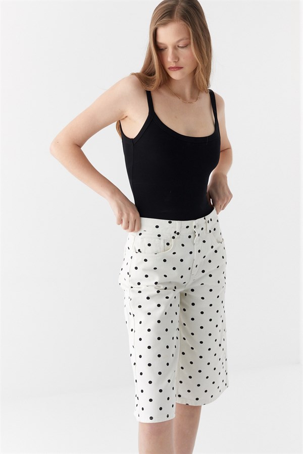 Puantiyeli Uzun Bermuda Şort Beyaz