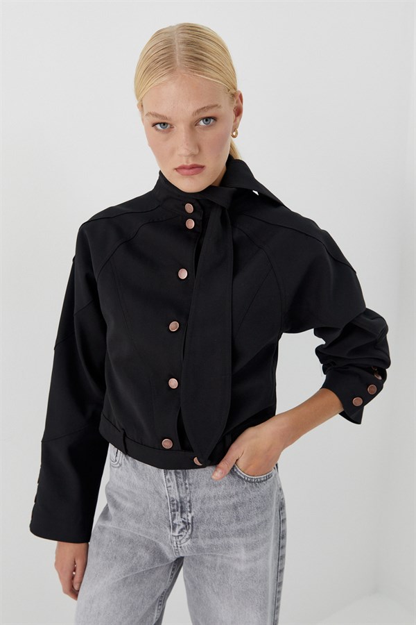 Yaka Detaylı Kısa Ceket Siyah