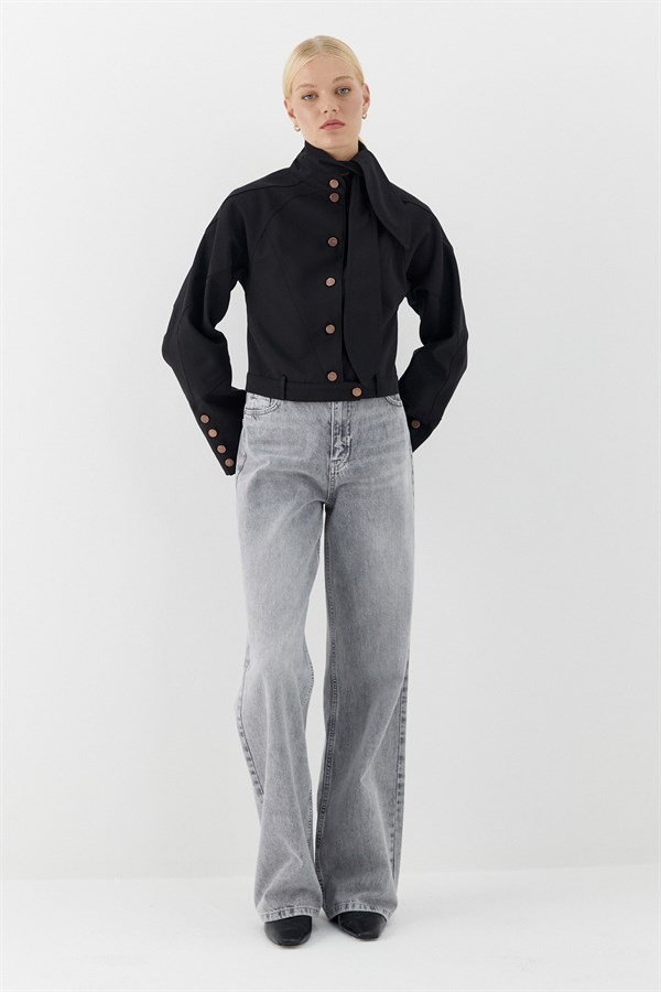 Yaka Detaylı Kısa Ceket Siyah