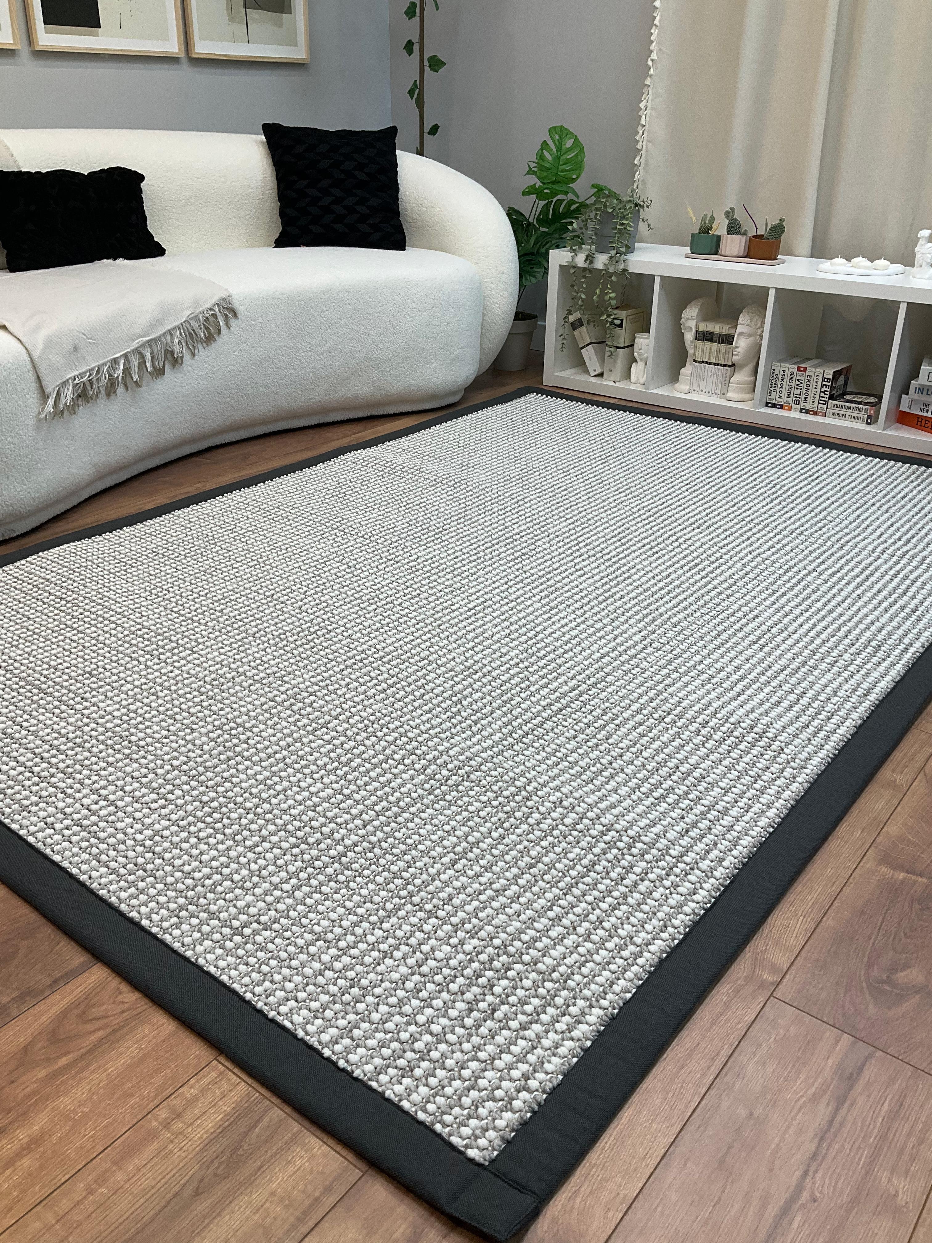 Kumaş Bordurlu Bukle Halı Modelleri – Toz vermez, Yıkanabilir, Uzun ÖmürlüSaraz HalıKumaş Bordür Gri Bukle Antrasit Bordür  Halı Salon Koridor Mutfak Çocuk Odası Halısı  Kilim S267