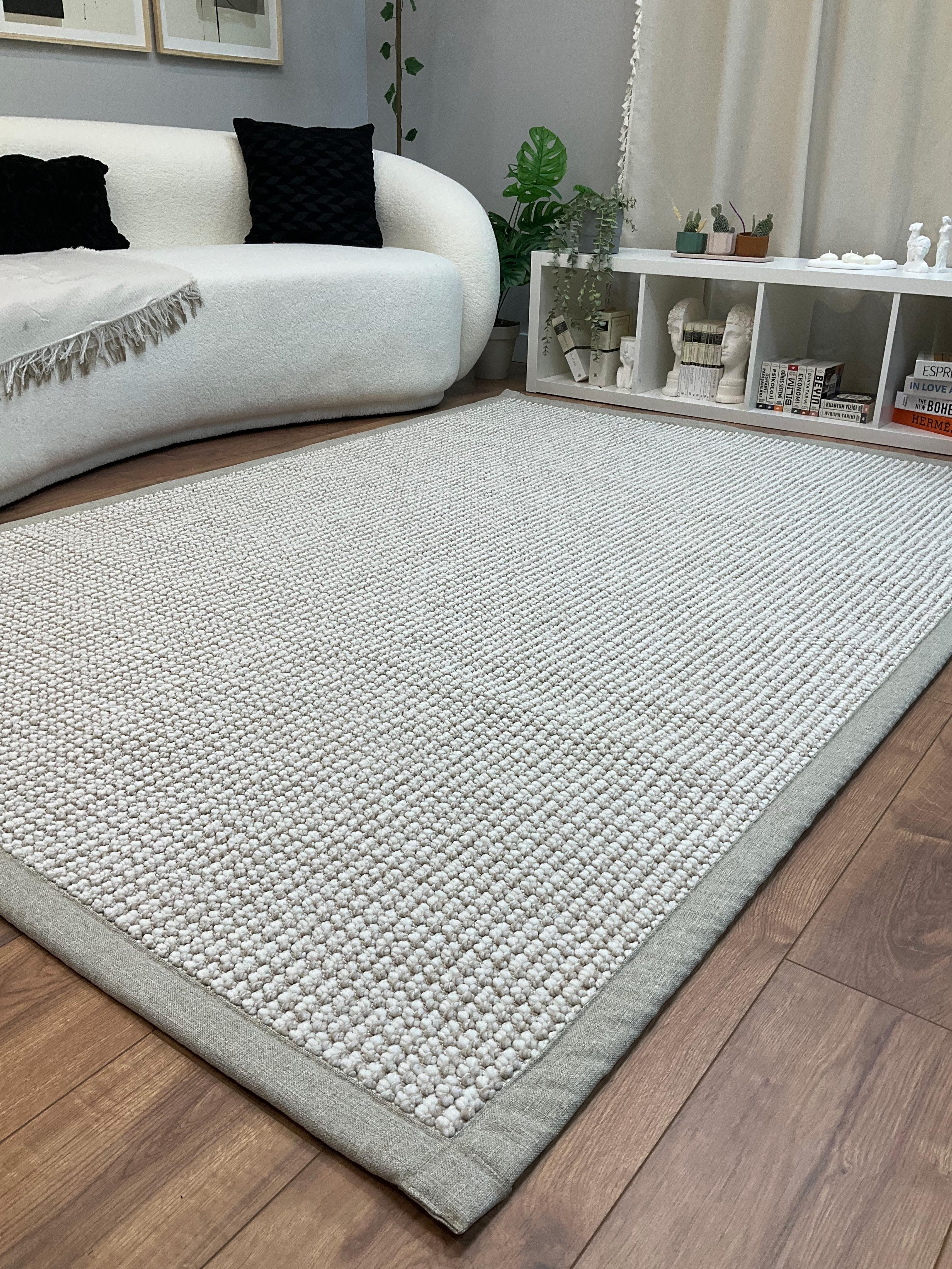Kumaş Bordurlu Bukle Halı Modelleri – Toz vermez, Yıkanabilir, Uzun ÖmürlüSaraz HalıKumaş Bordür Bej Bukle Bej Bordür  Halı Salon Koridor Mutfak Çocuk Odası Halısı  Kilim S265