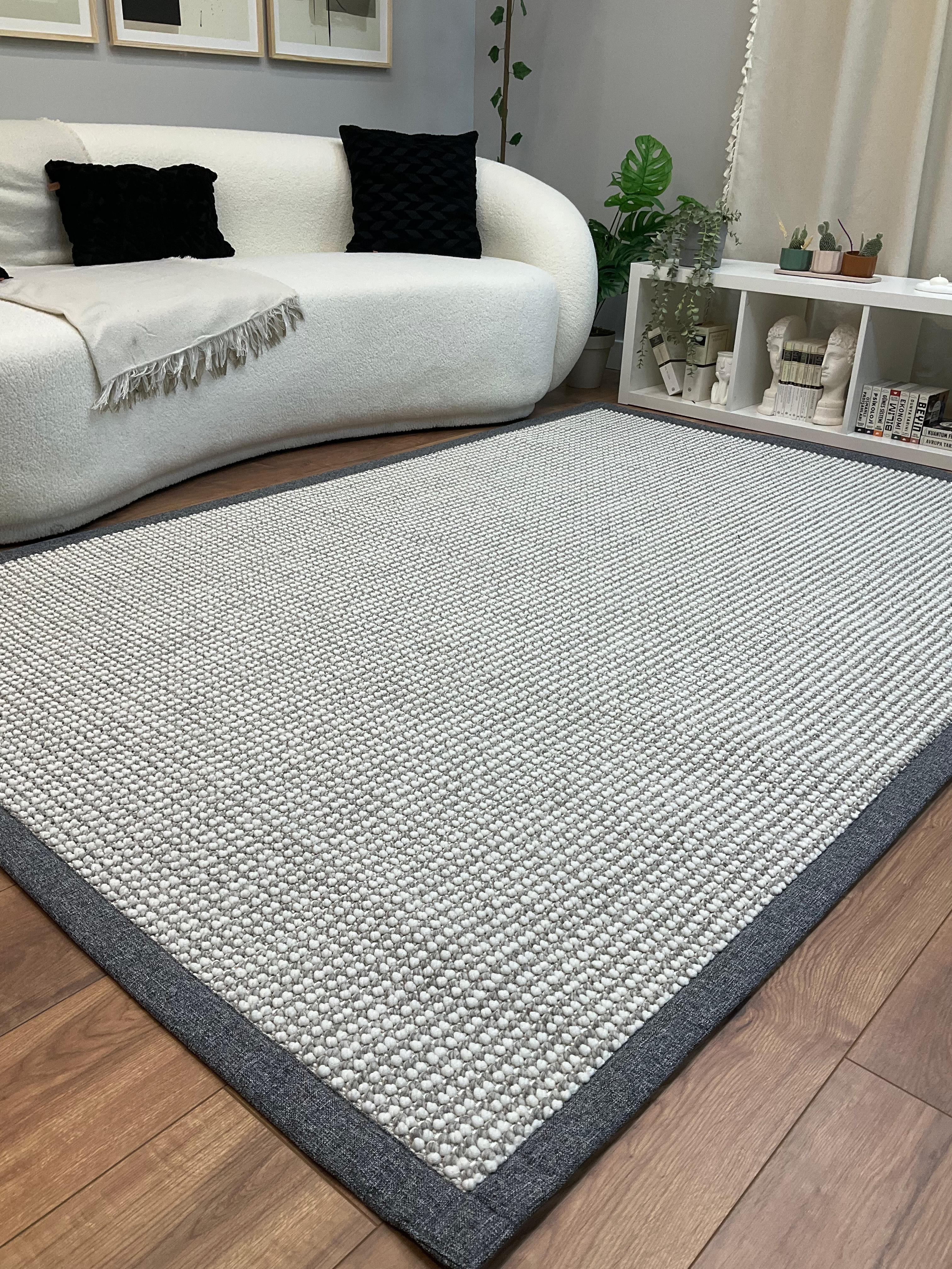 Kumaş Bordurlu Bukle Halı Modelleri – Toz vermez, Yıkanabilir, Uzun ÖmürlüSaraz HalıKumaş Bordür Gri Bukle Gri Bordür  Halı Salon Koridor Mutfak Çocuk Odası Halısı  Kilim S268